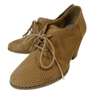 NWOT—Dr. Scholl’s Camel Colored Short Shaft Shooties with Lacing Size 6